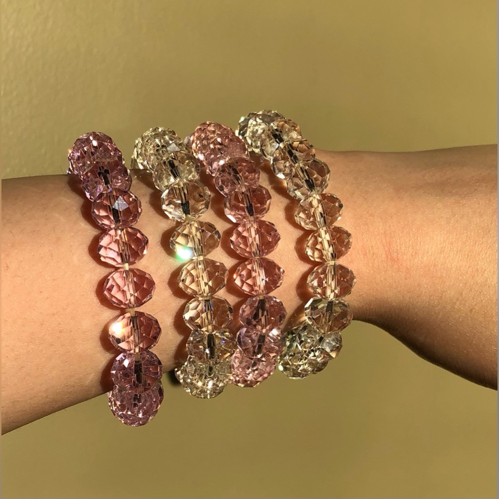 NWT Clear Crackle beaded bracelet